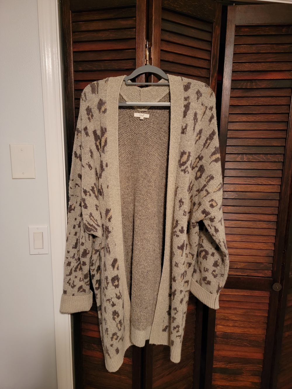 Very Nice Cozy Open-Front Animal Print Cardigan Sweater - Light Gray/Brown